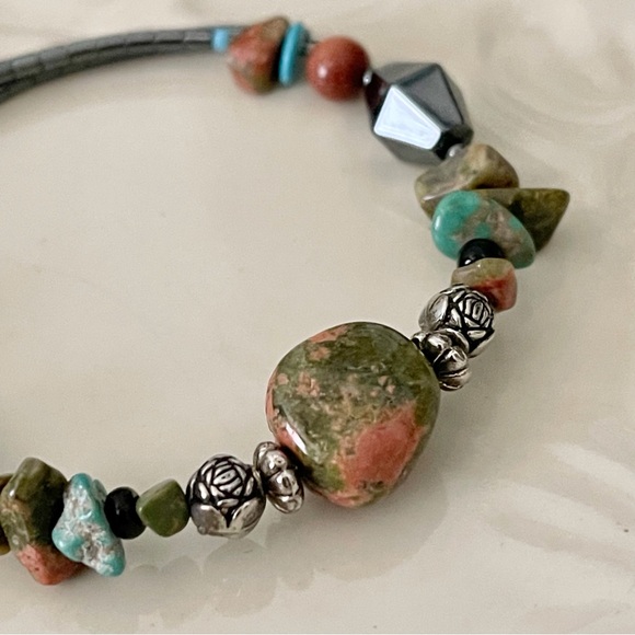 Stone Bracelet on Adjustable Memory Wire - Picture 7 of 11